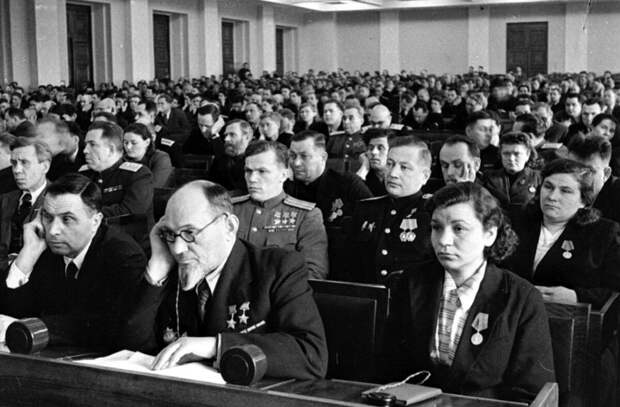 Заседание Верховного Совета СССР. 1945г.