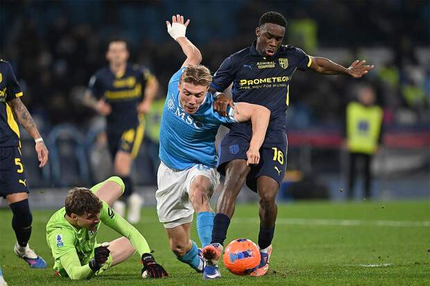 «Наполи» дома сыграл вничью с «Пармой»