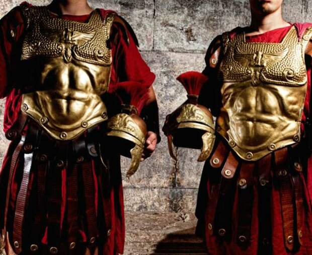 Для чего в Древнем Риме делали имитирующие мускулатуру человека доспехи