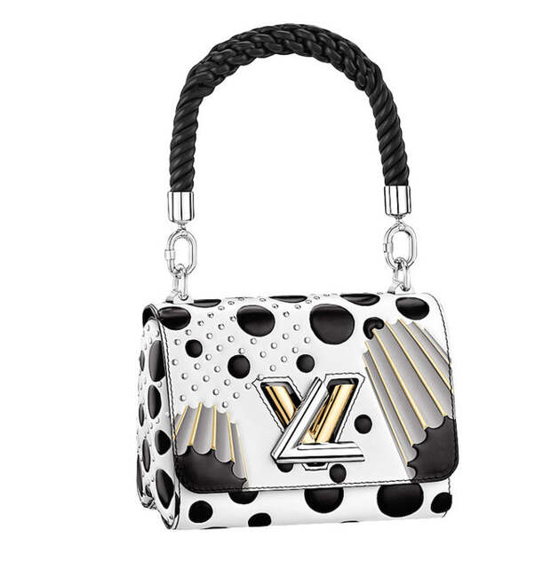 Кожаная сумка с отделкой из ме- талла, 234 000 руб., Louis Vuitton
