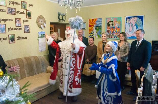 В гостях у Солодких: администрация Первомайского района и депутаты посетили бобруйский детский дом семейного типа.