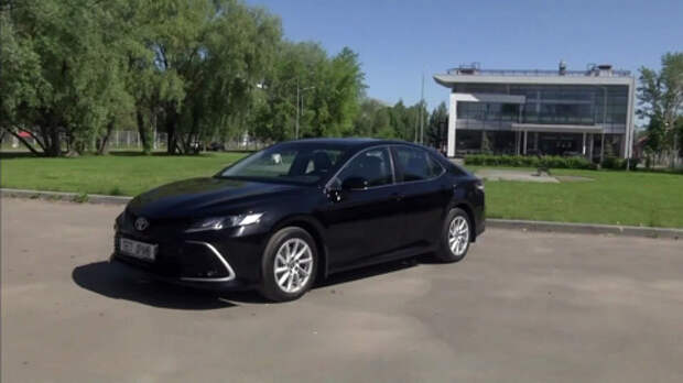 Обновление на пользу: тест-драйв Toyota Camry