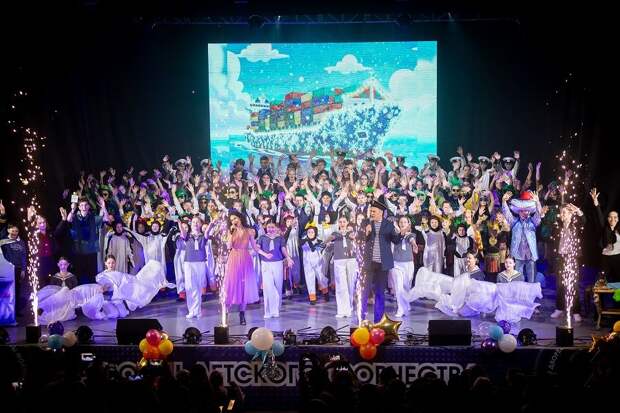 FESCO подарила новогоднее шоу сотням детей Приморья