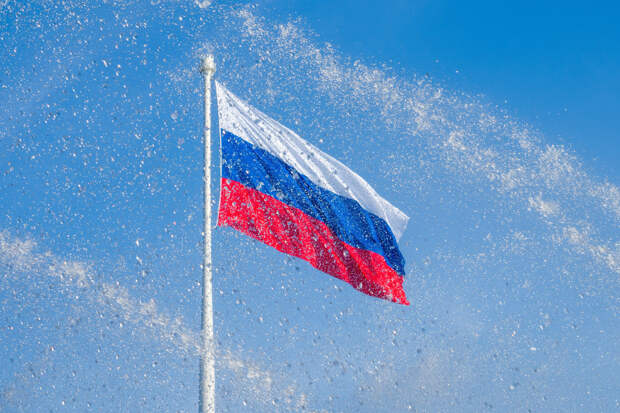 Россияне рассказали об ассоциациях, которые у них вызывает День России