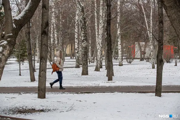 Опять зима?! Новосибирск засыпало снегом, который и не думает таять