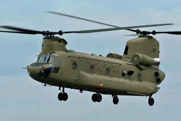 Американский тяжелый вертолет CHF-47 Chinook предназначен для транспортировки войск, артиллерии, оборудования и различных грузов. Несмотря на громоздкий вид, это достаточно шустрый аппарат с максимальной скоростью 282 км/час.