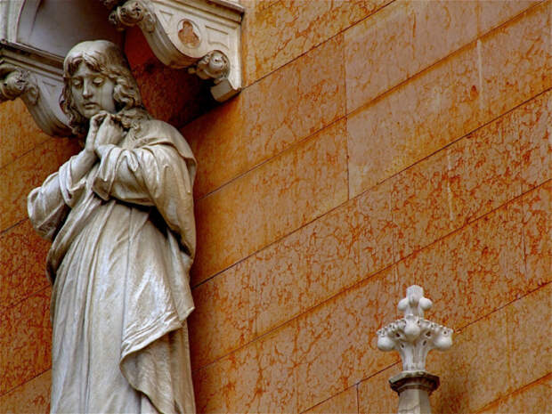 Возле часовни в июне 1522 года была обнаружена статуя Аддолораты (Скорбящей Богоматери). | Фото: liveinternet.ru.