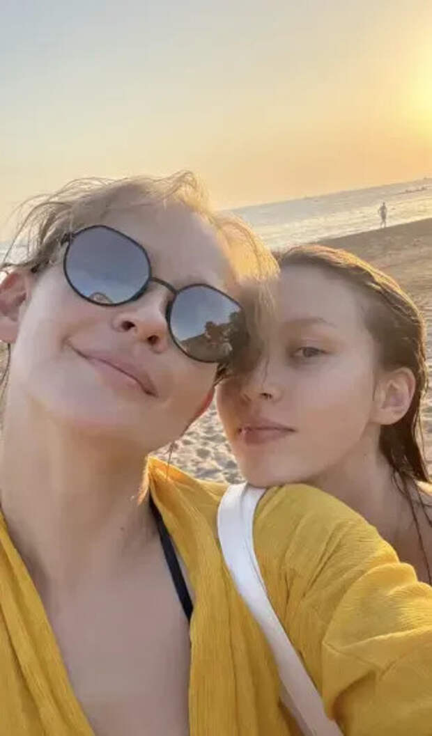 Юлия и Анна Пересильд