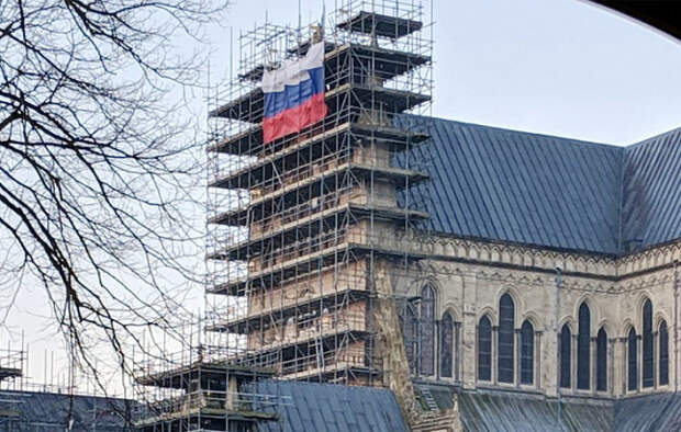 На британском соборе в Солсбери повесили российский флаг