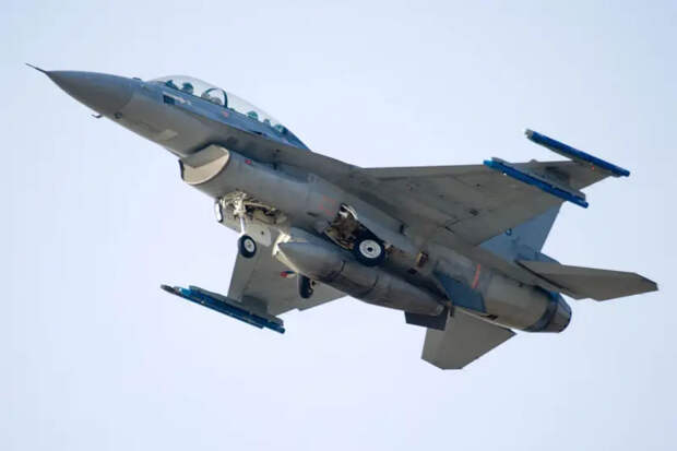 Defense News: Подготовка украинских пилотов на F-16 «желает лучшего»