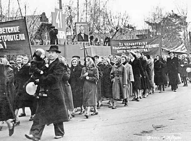 1958 год 7 ноября, СССР, демонстрация, застолье, парад, революция