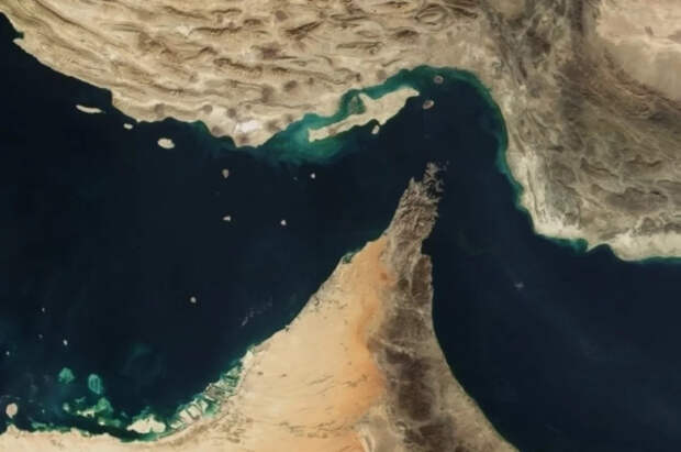 КСИР пообещал пресекать попытки военных кораблей пройти через Ормуз