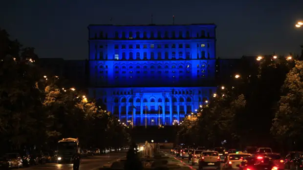 Парламент Румынии вынес вотум недоверия правительству