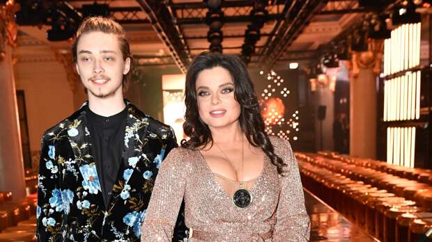 Миллионы на невестку и бытовые войны: что скрывается за фасадом счастья в семье Наташи Королевой