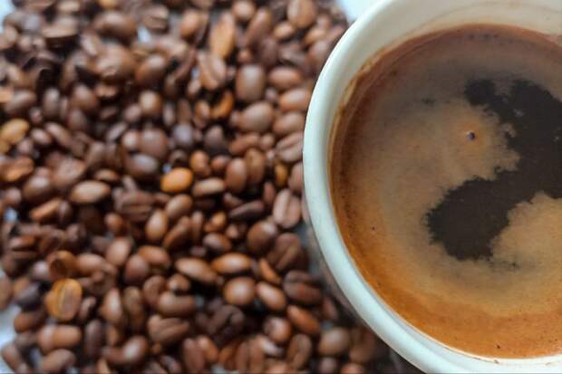 Врач-кардиолог Джинибалаева рассказала, при каких диагнозах нельзя пить кофе