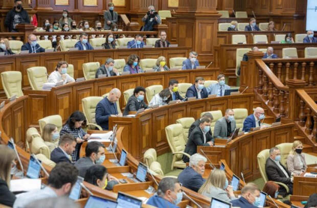 Депутаты от ПСРМ и партии «Шор» бойкотируют заседание парламента