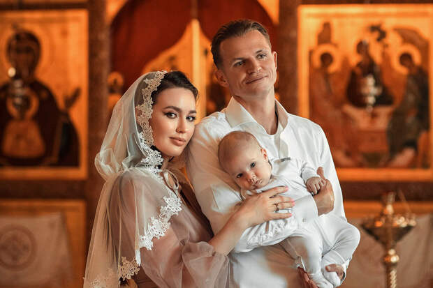 Блогеры Анастасия Костенко и Дмитрий Тарасов крестили сына