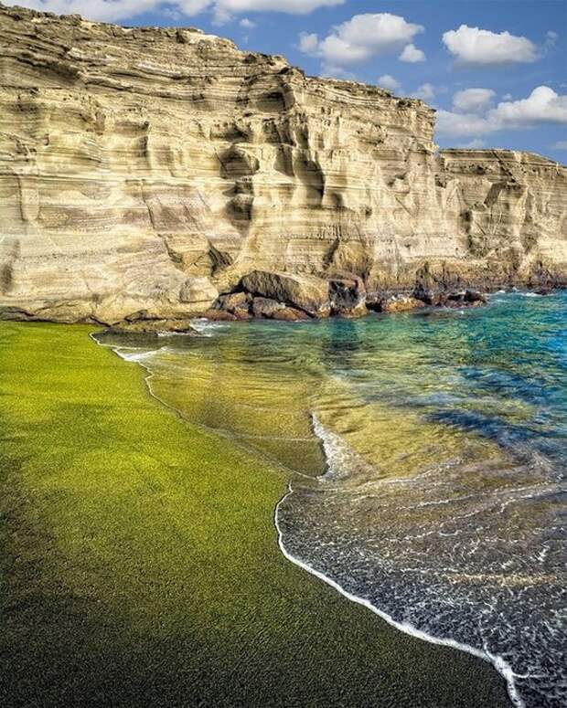 Оказывается, на Гавайях сразу два цветных пляжа. /Фото: iowagirleats.com