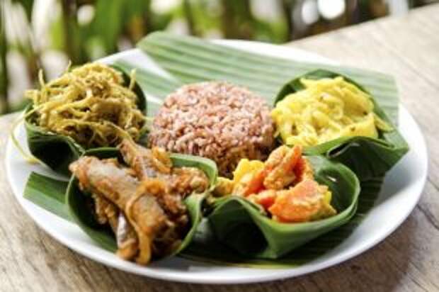Жареный рис и соус карри. Готовим настоящий индонезийский обед