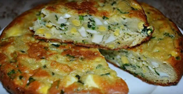 Нежный заливной пирог с яйцами и зеленым луком (готовим в мультиварке)...