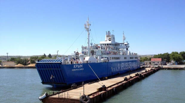 Несмотря на высокие волны, Керченская переправа работает в штатном режиме