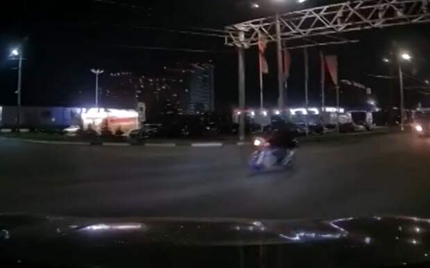 В Рязани мотоциклист чуть не устроил массовое ДТП, проехав на «красный»