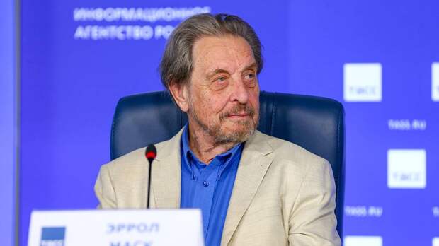 Отца Илона Маска заметили на пасхальной службе в храме Христа Спасителя