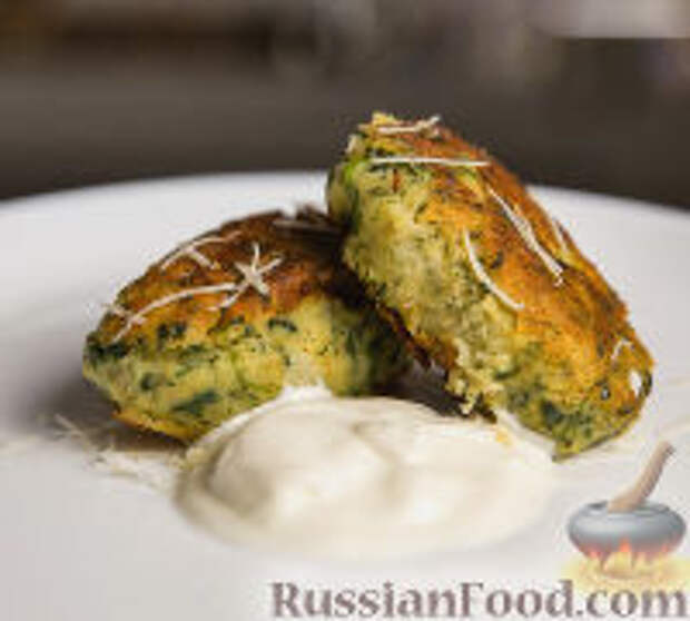 Фото к рецепту: Картофельные котлеты с сыром, шпинатом и чесноком