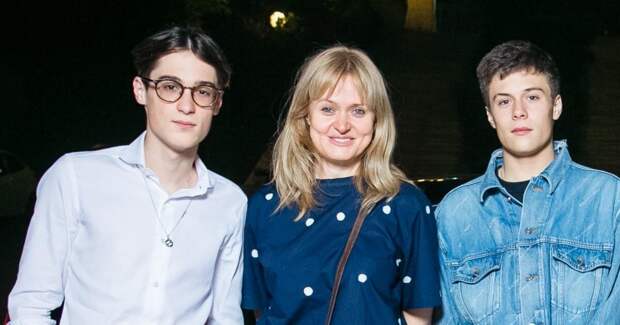 «Ему вообще литература не нужна»: Анна Михалкова о сыновьях и интересе к чтению