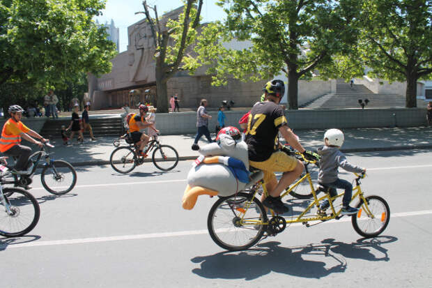 Тысячная велоколонна прокатилась по центру Севастополя 30