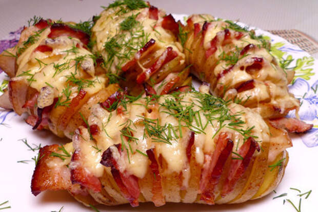 Фото к рецепту: Картошка-гармошка в духовке
