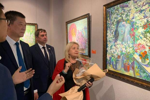 Русский дух в Муданьцзяне показали художники Уссурийска на выставке "Мост дружбы"