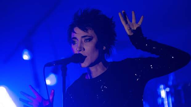 Земфира* хранит крупные сбережения в России