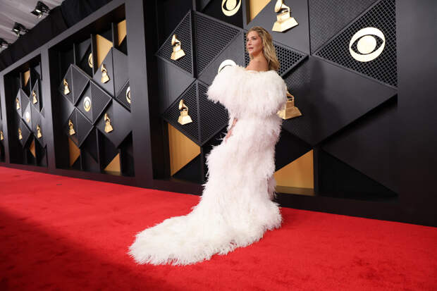 Певица Кеша появилась на премии в платье российского бренда