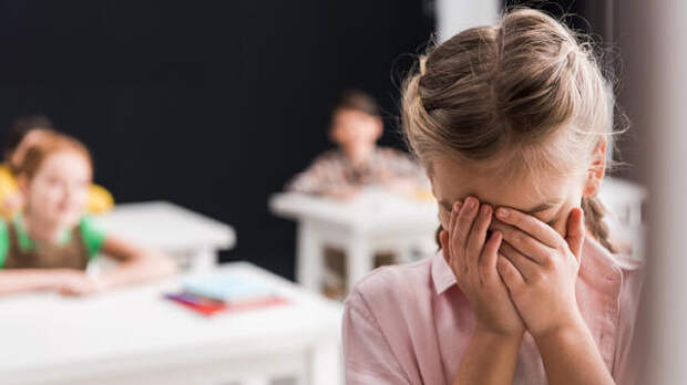 Застенчивый ребенок: как помочь адаптироваться в коллективе