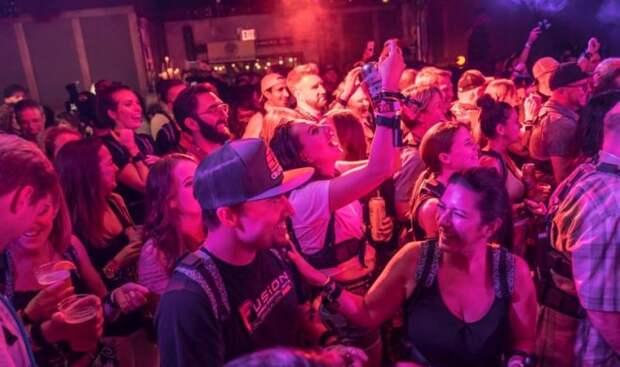 Новое носимое устройство M:NI позволит слышать через кожу