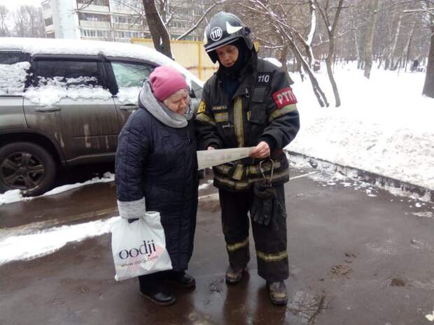Пожарные ВАО проводят профилактические рейды в жилом секторе. Фото: Пресс-служба МЧС по ВАО