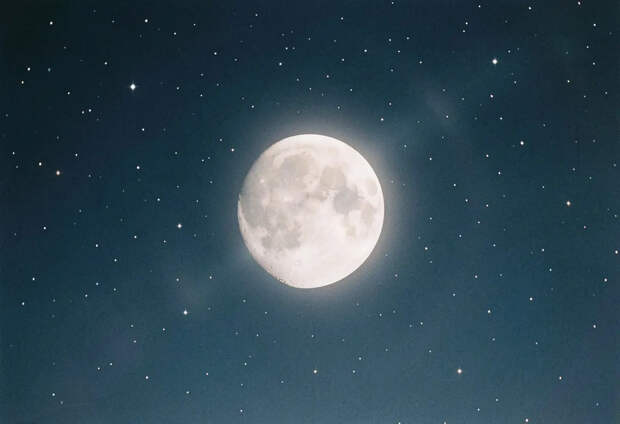 Над Одессой взошли четыре Луны: как возникает явление