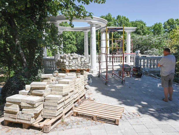 В Симферополе благоустраивают Екатерининский сад: на каком этапе работы