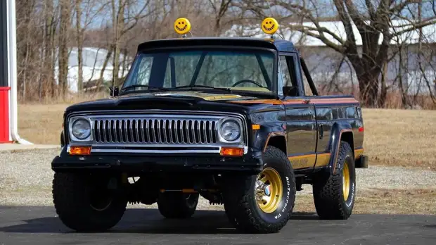 Американский пикап Jeep J10 Golden Eagle 1978 года