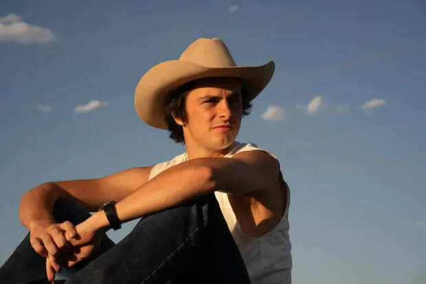 Дилан Дуглас