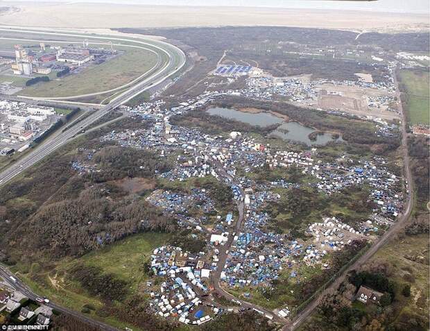 Так выглядит стихийный лагерь беженцев с высоты птичьего полёта Кале, беспорядки, мигранты