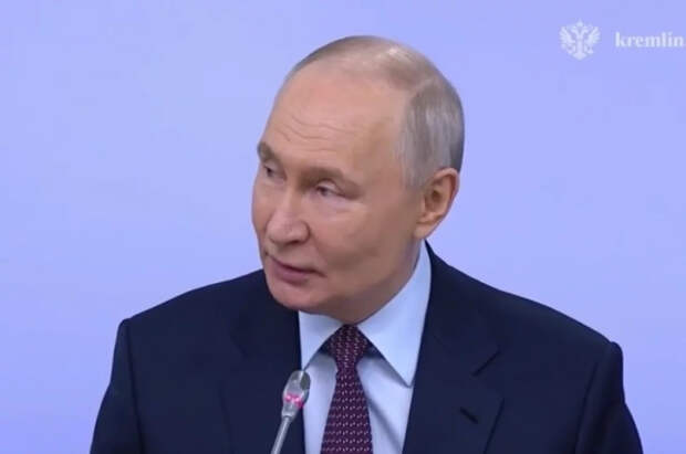 Путин после встречи с коренными народами «дал пять» мальчику из Чукотки