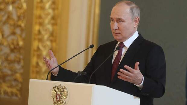 Путин заявил о приоритетности подготовки современных кадров для госуправления
