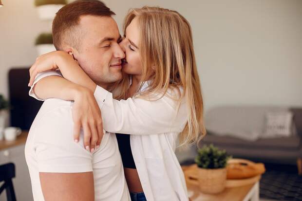 Психологи объяснили, почему мужчины стесняются быть нежными