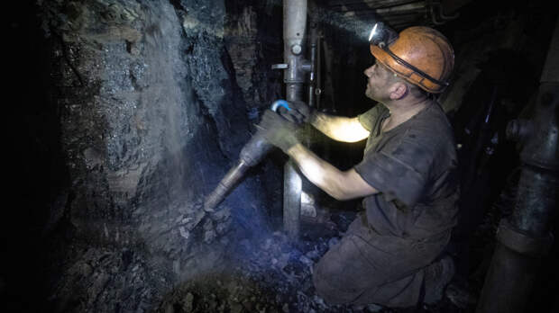 «Шахта полностью обесточена»: горняков в ЛНР вывели из опасной зоны после удара ВСУ