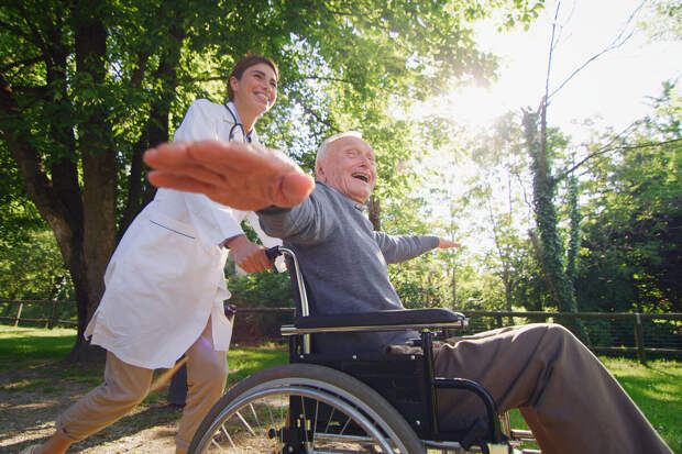 Сенатор Мурог: ряд пенсионеров имеют право на компенсацию поездки к месту отдыха