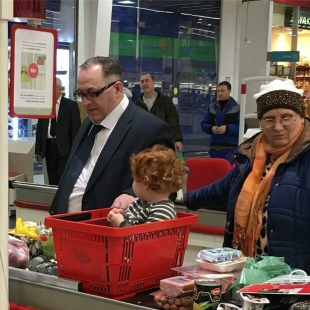 Купили Купили жить в россии, кассир, на кассе, очередь, прикол, россия, смешно, фото