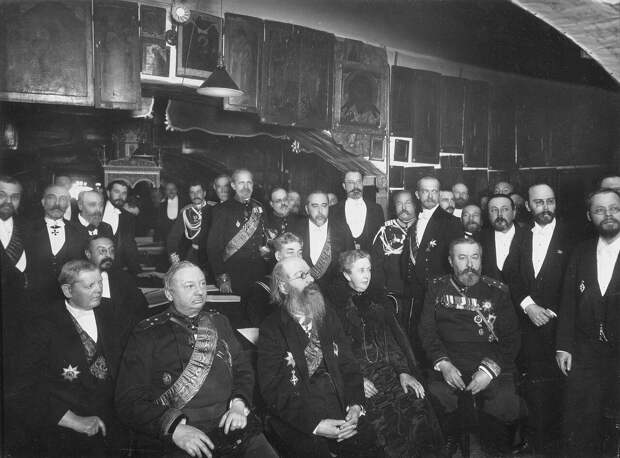 Заседание членов Общества любителей древней письменности.1916