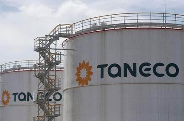 The logo of Taneco are seen on tanks at its refinery complex, which is part of Russia's oil producer Tatneft group of companies, in Nizhnekamskin, in the Republic of Tatarstan, Russia, July 26, 2017. Picture taken July 26, 2017. REUTERS/Sergei Karpukhin